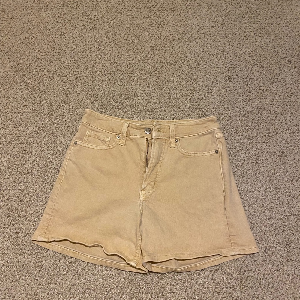 Old navy high rise khaki shorts size 0
